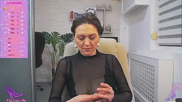 Snapshot of EllaMilf_ chatting on February 22, 2025, 7:34 am EllaMilf  online show from February 22, 2025, 7:34 am