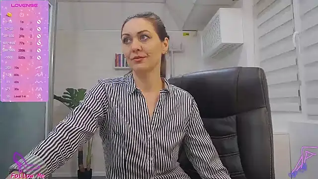 Snapshot of EllaMilf_ chatting on February 24, 2025, 11:41 pm EllaMilf  online show from February 24, 2025, 11:41 pm