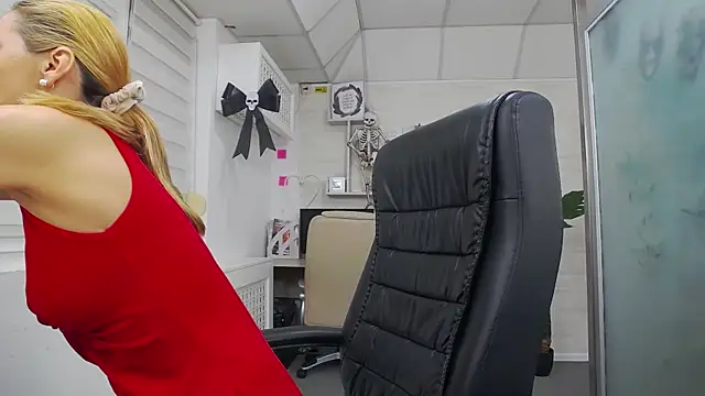 EllaMilf  online show from October 29, 2025, 4:53 pm