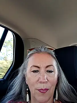 EvaRobinson online show from February 8, 2025, 8:42 pm