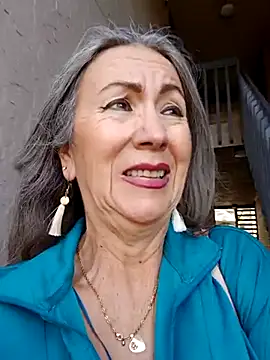 EvaRobinson online show from February 20, 2025, 8:25 pm