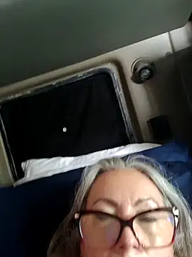 EvaRobinson online show from March 10, 2025, 5:50 pm