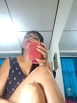 kelly dirty  online show from May 2, 2026, 6:02 pm