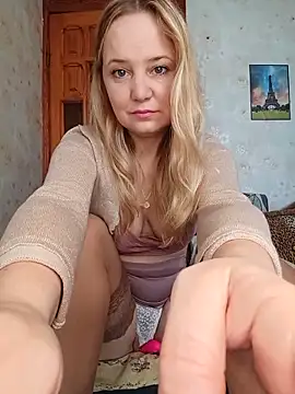 ImyoursLilu32 online show from June 7, 2026, 10:41 am