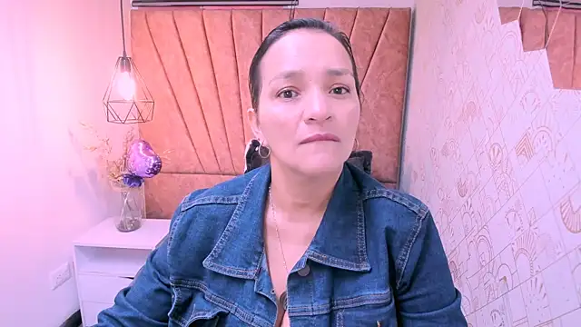 Snapshot of MarilynMiilf_ chatting on October 27, 2025, 7:29 pm MarilynMiilf  online show from October 27, 2025, 7:29 pm