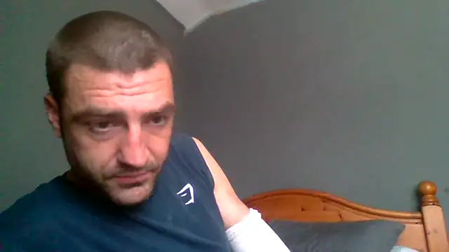 ThatGuyNextDoor1992 online show from September 18, 2025, 9:44 am