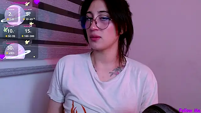 Red-moon1 online show from December 4, 2024, 4:49 pm