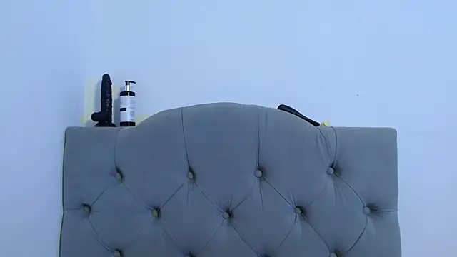 Red-moon1 online show from December 29, 2024, 3:46 pm