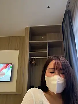 Onee-Chew online show from May 10, 2026, 10:42 am