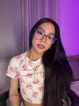 Snapshot of Samantha_Bernardo chatting on April 19, 2026, 5:18 am Samantha Bernardo online show from April 19, 2026, 5:18 am