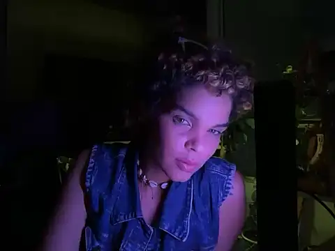 Snapshot of Ambar___ chatting on October 21, 2025, 9:43 am Ambar online show from October 21, 2025, 9:43 am