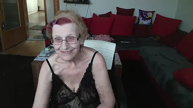 HeisseomaOriginal online show from February 19, 2025, 2:55 pm