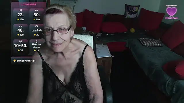 HeisseomaOriginal online show from November 12, 2025, 8:04 am