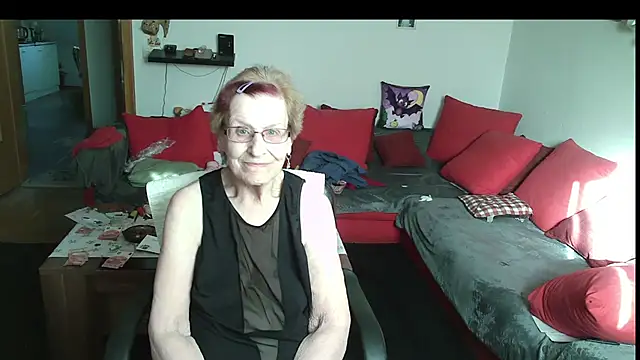 HeisseomaOriginal online show from April 9, 2026, 7:14 am