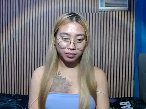 Snapshot of ladybigmeatXX chatting on January 29, 2025, 8:40 am ladybigmeatXX online show from January 29, 2025, 8:40 am