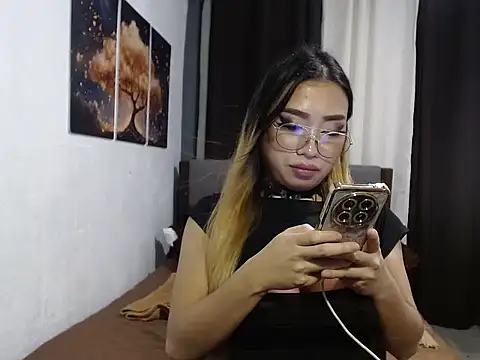 Snapshot of ladybigmeatXX chatting on November 8, 2025, 4:56 am ladybigmeatXX online show from November 8, 2025, 4:56 am