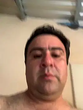 Snapshot of EmilianoGt chatting on October 25, 2025, 4:46 pm EmilianoGt online show from October 25, 2025, 4:46 pm