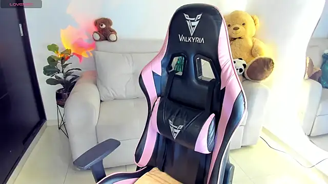 Snapshot of eval_lee18 chatting on October 6, 2025, 3:15 am eval lee18 online show from October 6, 2025, 3:15 am