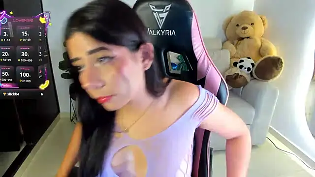 Snapshot of eval_lee18 chatting on October 7, 2025, 3:04 am eval lee18 online show from October 7, 2025, 3:04 am