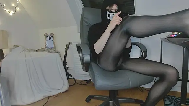 Nyl0nnickb0y online show from February 16, 2026, 9:11 pm