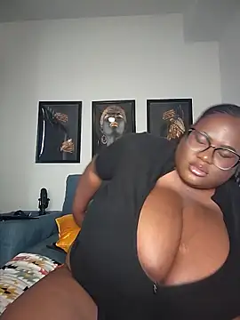 SexyHugeblackTitties online show from February 1, 2026, 8:07 pm