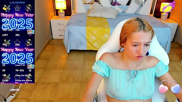 Snapshot of Linda4Petite chatting on January 19, 2025, 7:15 pm Linda4Petite online show from January 19, 2025, 7:15 pm