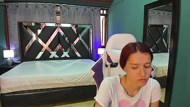 Snapshot of Linda4Petite chatting on February 28, 2025, 6:09 pm Linda4Petite online show from February 28, 2025, 6:09 pm