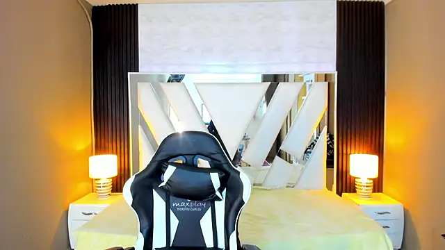 Linda4Petite online show from November 28, 2025, 6:54 pm