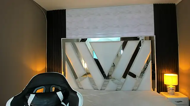 Linda4Petite online show from December 16, 2025, 6:24 pm