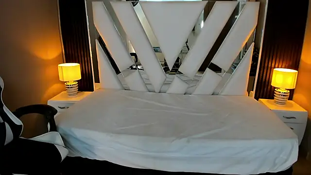 Linda4Petite online show from February 16, 2026, 6:04 pm