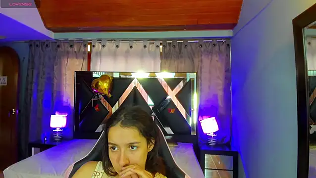 Linda4Petite online show from July 6, 2026, 6:32 pm