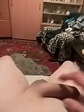 Robertino21cm online show from December 15, 2025, 9:41 pm