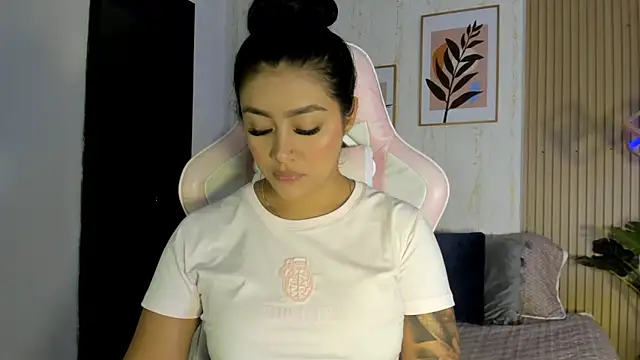 Snapshot of CameronCollins_ chatting on October 17, 2025, 7:49 pm CameronCollins online show from October 17, 2025, 7:49 pm