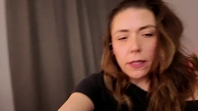 Ellie-L-Elizabeth online show from May 7, 2026, 2:50 am