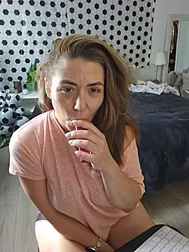 Ellie-L-Elizabeth online show from July 16, 2026, 2:45 pm