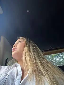 lunablossom  online show from February 21, 2026, 10:22 pm