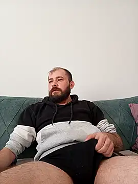 NiiiRvaNaa online show from November 15, 2025, 6:44 am