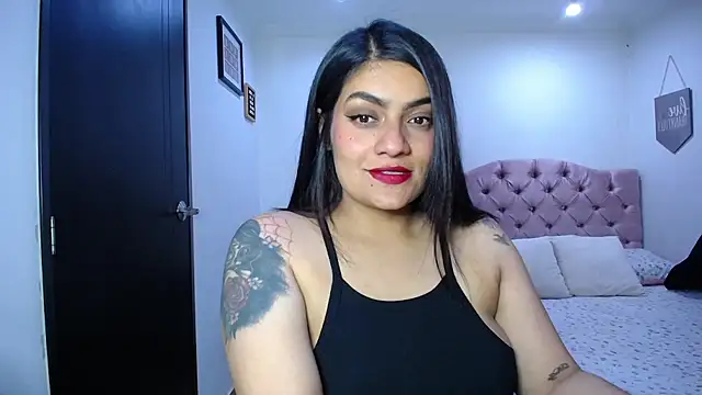 Snapshot of Roxane777 chatting on July 9, 2026, 3:43 am Roxane777 online show from July 9, 2026, 3:43 am