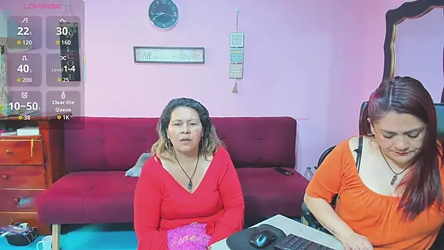 lesbiancuple online show from October 24, 2025, 1:40 pm