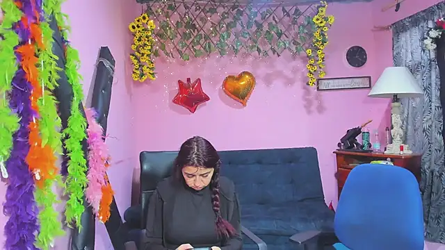 lesbiancuple online show from February 25, 2026, 12:04 pm