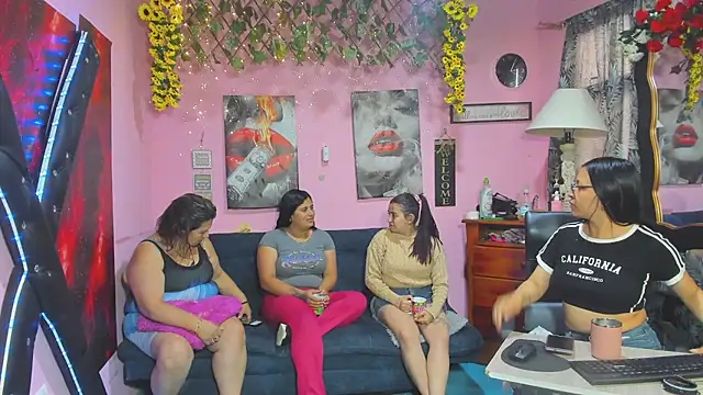 lesbiancuple online show from April 8, 2026, 12:16 pm
