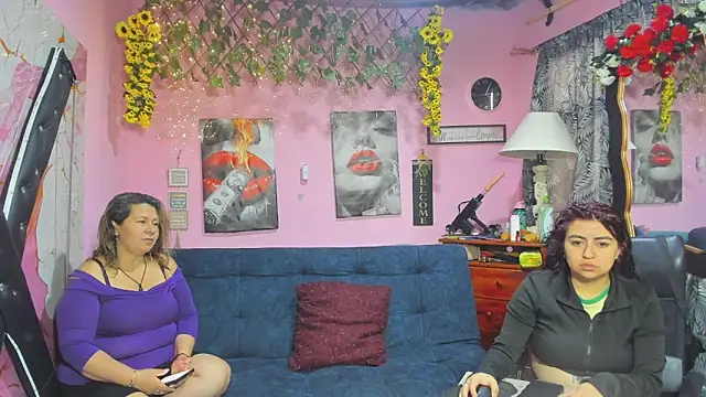 lesbiancuple online show from April 25, 2026, 12:19 pm