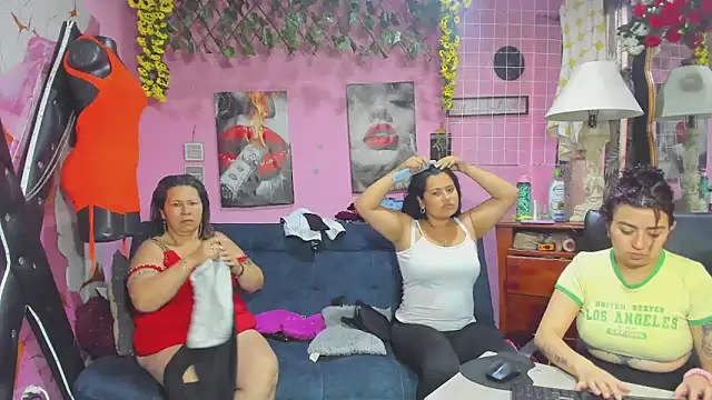 lesbiancuple online show from May 8, 2026, 12:10 pm