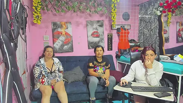 lesbiancuple online show from May 12, 2026, 1:14 am