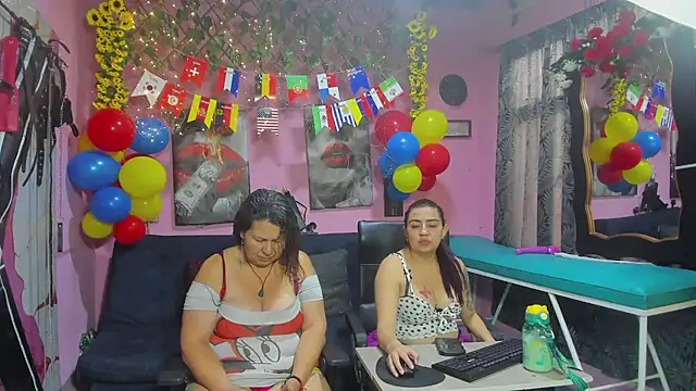 lesbiancuple online show from June 22, 2026, 12:13 pm
