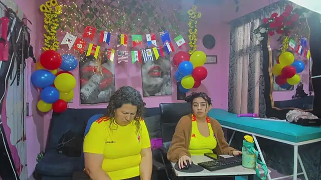 lesbiancuple online show from June 23, 2026, 12:14 pm