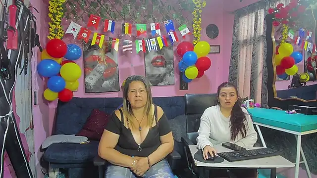 lesbiancuple online show from June 26, 2026, 2:10 pm