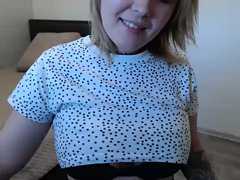 Snapshot of leeilawow chatting on May 21, 2026, 6:20 am leeilawow online show from May 21, 2026, 6:20 am