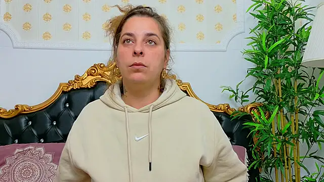 KarinaNoir online show from May 1, 2026, 4:06 am