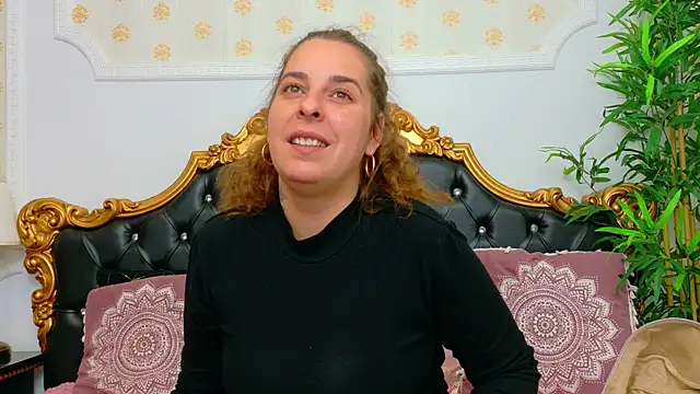 KarinaNoir online show from May 5, 2026, 4:09 am